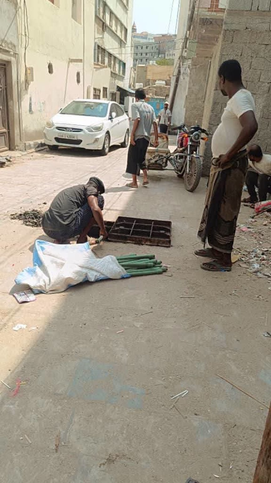 جهود مكثفة لتحسين الخدمات.. السلطة المحلية بالتواهي تواصل استهداف بؤر انسداد الصرف الصحي في عدة أحياء