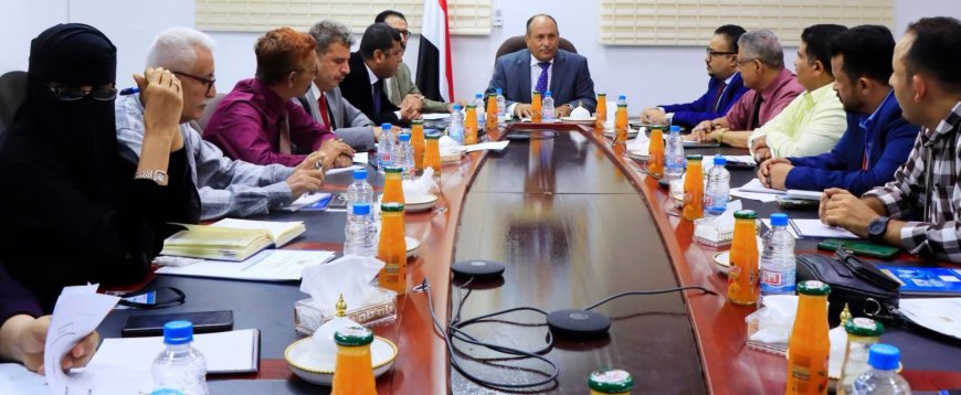 نائب وزير الصناعة يناقش تعزيز القيمة الغذائية للدقيق والتوسع في إنشاء الصوامع والمستودعات