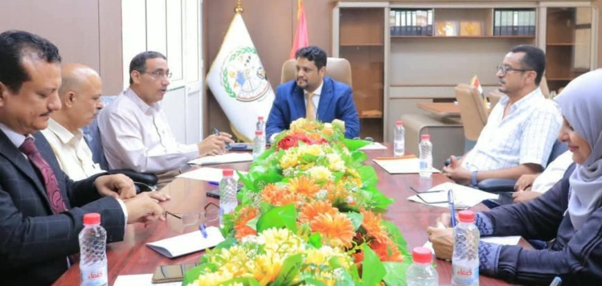 وزير التعليم الفني يناقش مستوى الإنجاز في قطاعات الوزارة بعدن 