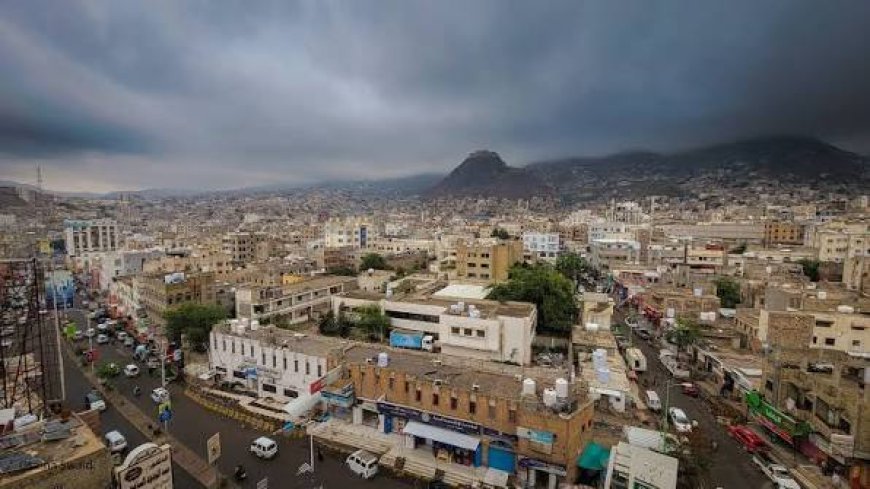 عاجل .. انفجاران يهزان تعز.. وأنباء عن قصف حوثي يستهدف محيط المجمع القضائي في جبل جرة