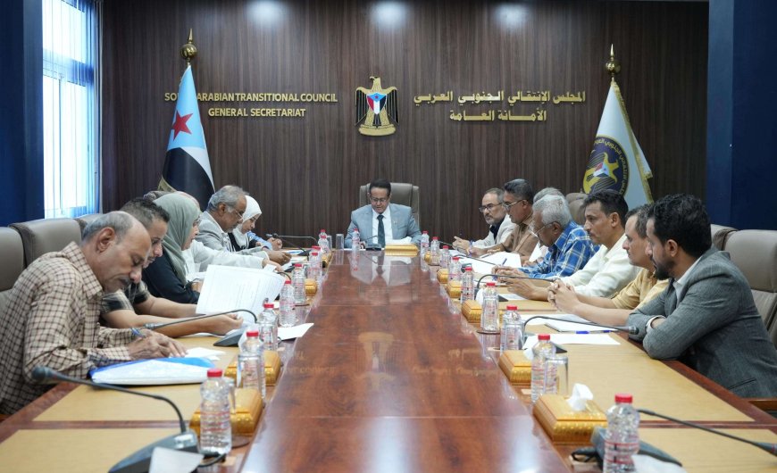 اجتماع استثنائي للمجلس الانتقالي في (عدن) ولجنته العسكرية تحضر لـ(مليونية الجيش الجنوبي) 