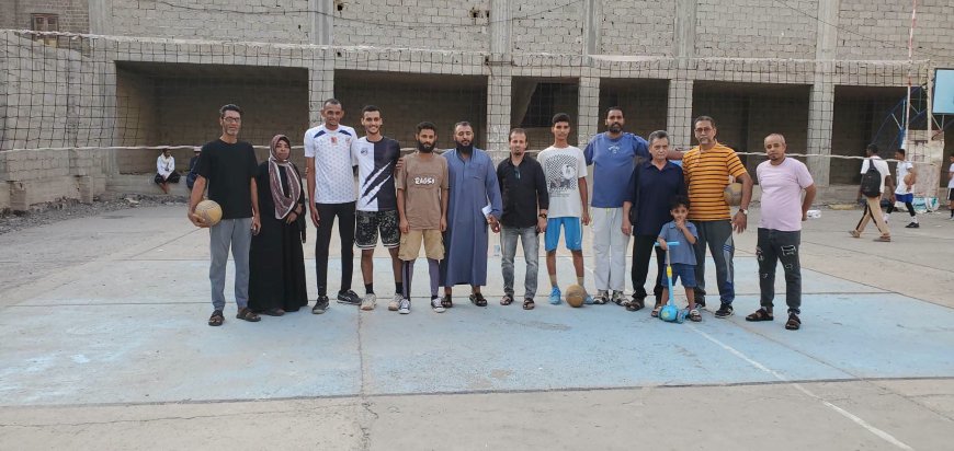 مدير عام التواهي يتفقد نادي الميناء الرياضي ويؤكد دعم السلطة المحلية للنهوض بالنادي واستعادة مكانته