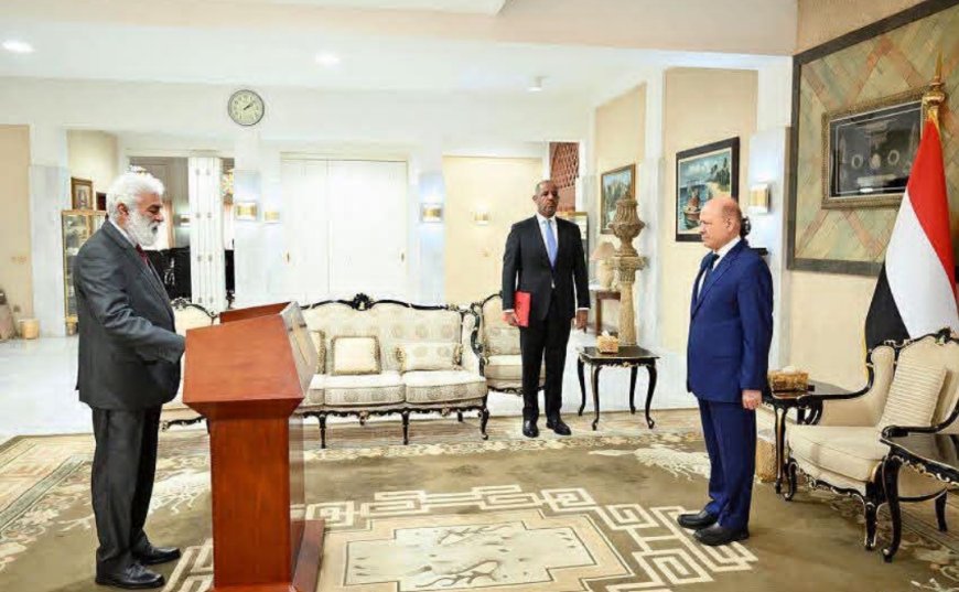وزير التخطيط والتعاون الدولي يؤدي اليمين الدستورية أمام رئيس مجلس القيادة الرئاسي
