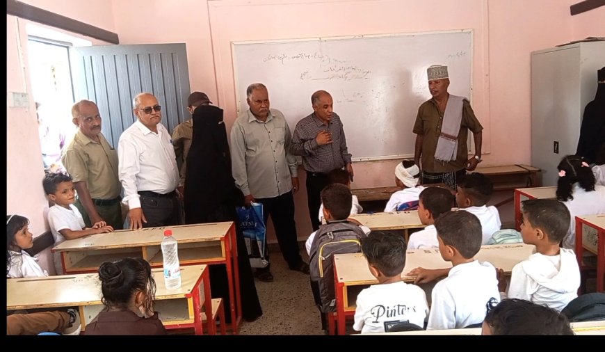 محافظ لحج ومدير التربية يدشنان العام الدراسي الجديد لـ300 ألف طالب وطالبة. 