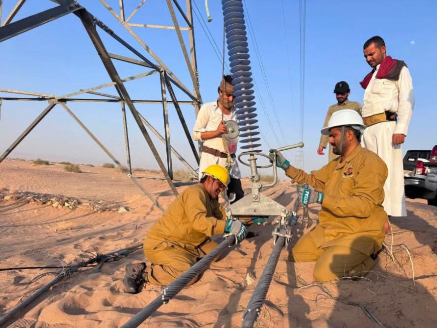 الفرق الهندسية تنهي إصلاح أضرار تخريبية بخطوط نقل الكهرباء في مأرب وتعيد التيار للمواطنين