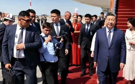 شاهد بالفيديو.. الحارس الشخصي للرئيس الصيني برد فعل خاطف تجاه مصور فاجأهم على السجادة الحمراء