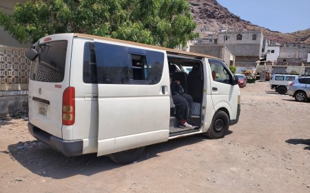 مدير عام التواهي يطلق مبادرة لتوفير المواصلات لموظفي المجلس المحلي وتخفيف أعباء التنقل