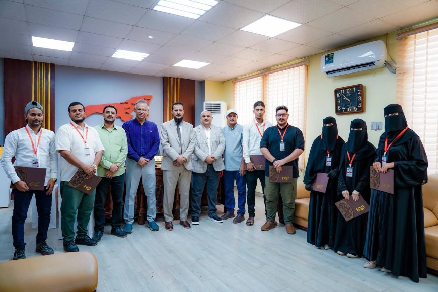 محافظ العاصمة عدن يكرّم أوائل طلاب معاهد التعليم الفني والتدريب المهني&nbsp;