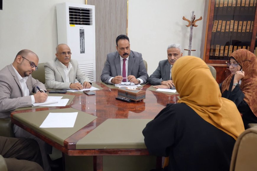 تعزيزاً للشفافية.. وزير الأشغال يرأس لجنة مقابلة المتقدمين لشغل وظيفة المدير المالي في الوحدة الممولة دولياً.