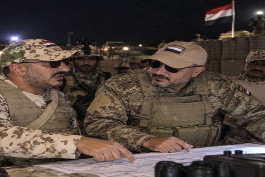 ​زيارة ليلية مفاجئة لخطوط النار الأولى.. عضو الرئاسي الفريق طارق&nbsp;يتابع المعارك من قلب الحدث