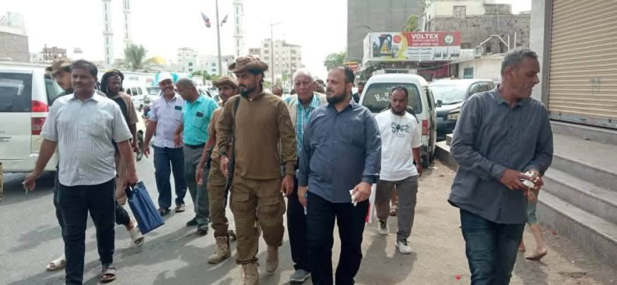 مدير عام المنصورة يشرف ميدانياً على حملة النظافة وإزالة العوائق في شارع القطيبي"شارع السجن سابقاً"..
