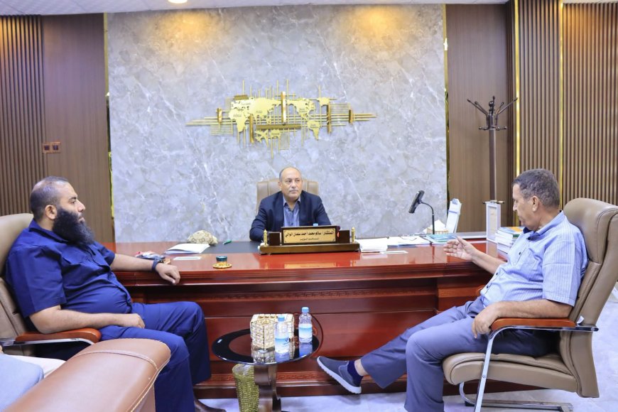 نائب وزير الصناعة يناقش مع مدير عام هيئة الأراضي تسوير المناطق الصناعية وإنشاء ميناء في أبين
