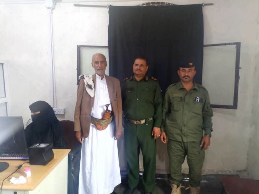 تعز..مدير عام جبل حبشي يتفقد فرع الأحوال المدنية ويؤكد دعم تطوير الخدمات وتقريبها من المواطنين